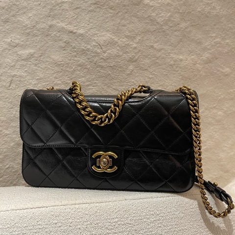 香奈兒 Chanel 黑金孟買小牛皮菱格紋翻蓋包