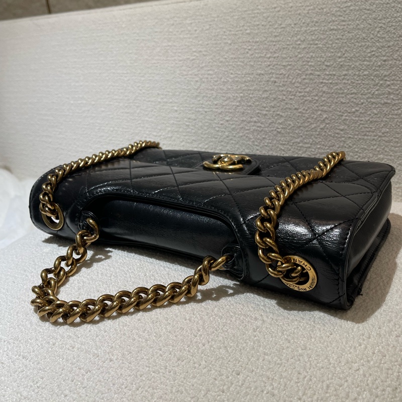 香奈兒 Chanel 黑金孟買小牛皮菱格紋翻蓋包-17