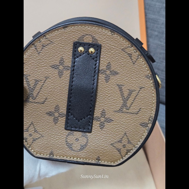 LV M68276 原花拼色圓餅包 手提包 肩背包 斜背包 腰包-9