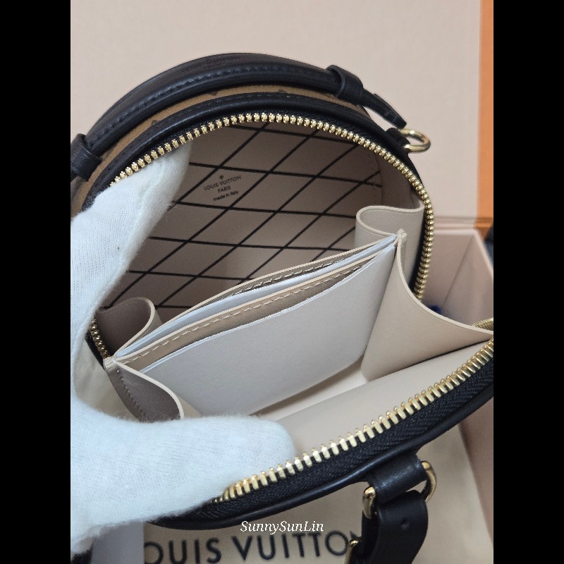 LV M68276 原花拼色圓餅包 手提包 肩背包 斜背包 腰包-18