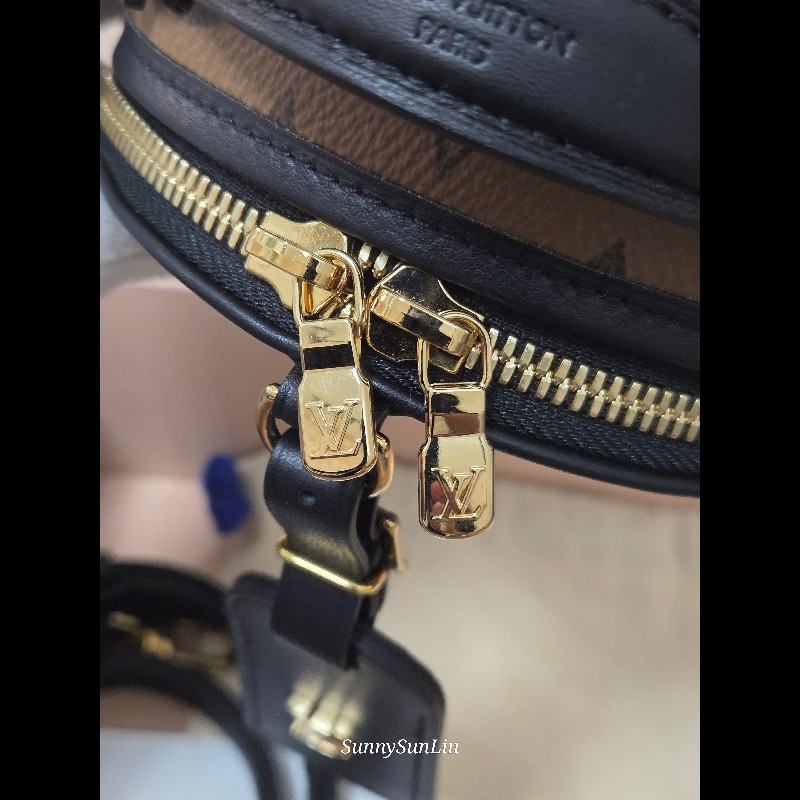 LV M68276 原花拼色圓餅包 手提包 肩背包 斜背包 腰包-24