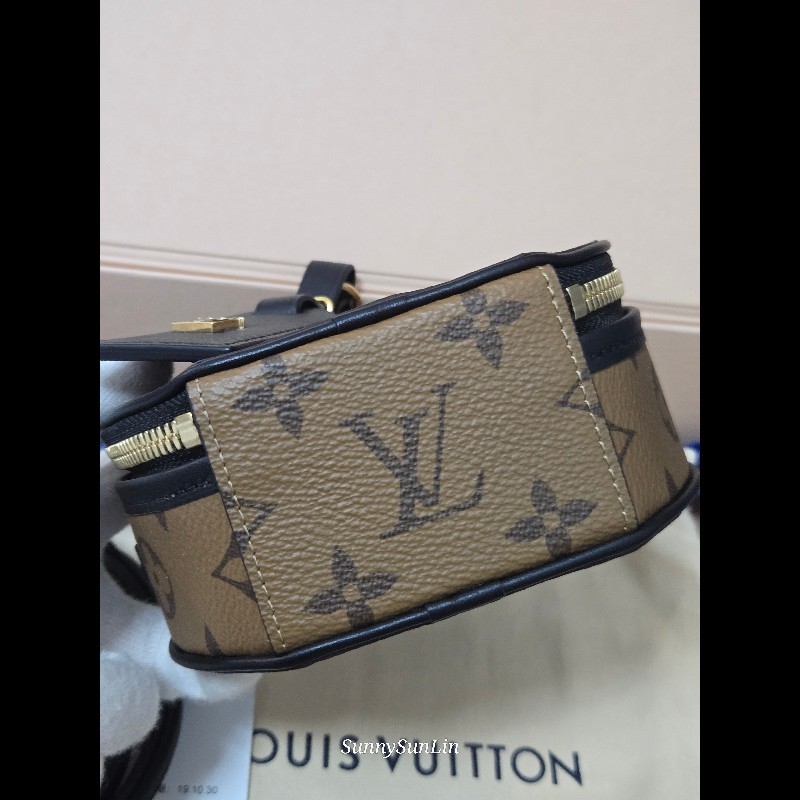 LV M68276 原花拼色圓餅包 手提包 肩背包 斜背包 腰包-26