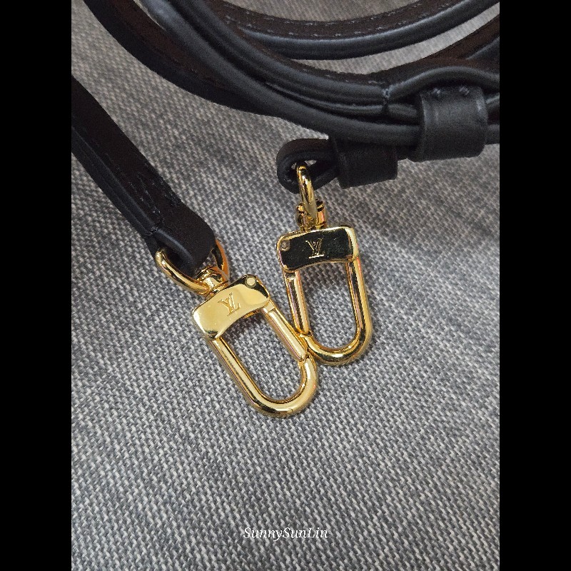 LV M68276 原花拼色圓餅包 手提包 肩背包 斜背包 腰包-22