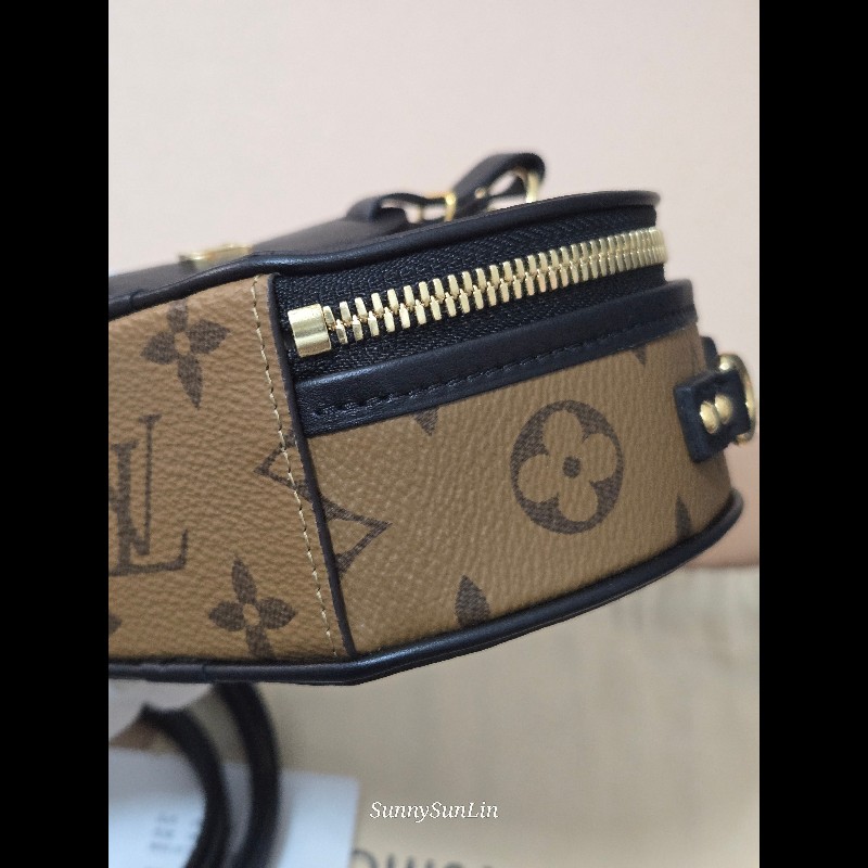 LV M68276 原花拼色圓餅包 手提包 肩背包 斜背包 腰包-31