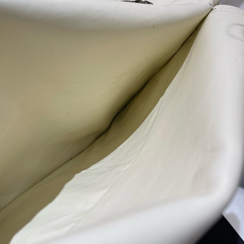 CHANEL 2.55 奶油白色經典斜背肩背翻蓋包-16