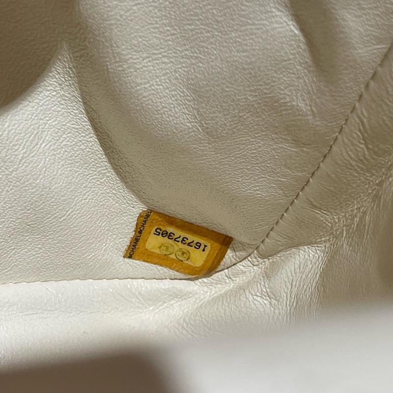 CHANEL 2.55 奶油白色經典斜背肩背翻蓋包-20