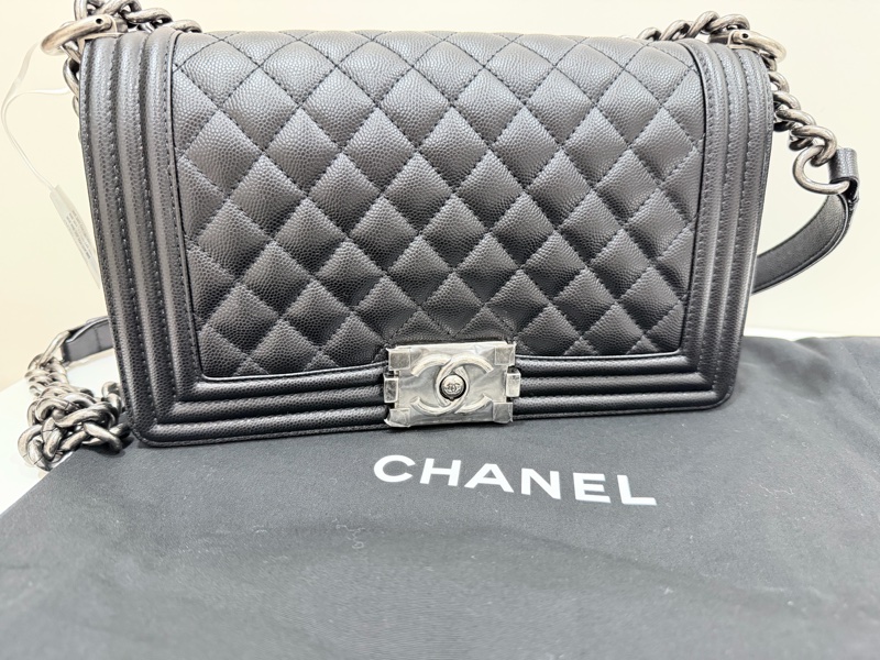 芯片款 近99新 Chanel boy 25 黑色中號顆粒牛皮材質 復古銀色五金-1