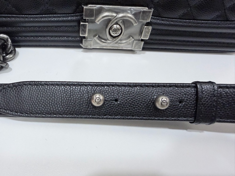 芯片款 近99新 Chanel boy 25 黑色中號顆粒牛皮材質 復古銀色五金-3