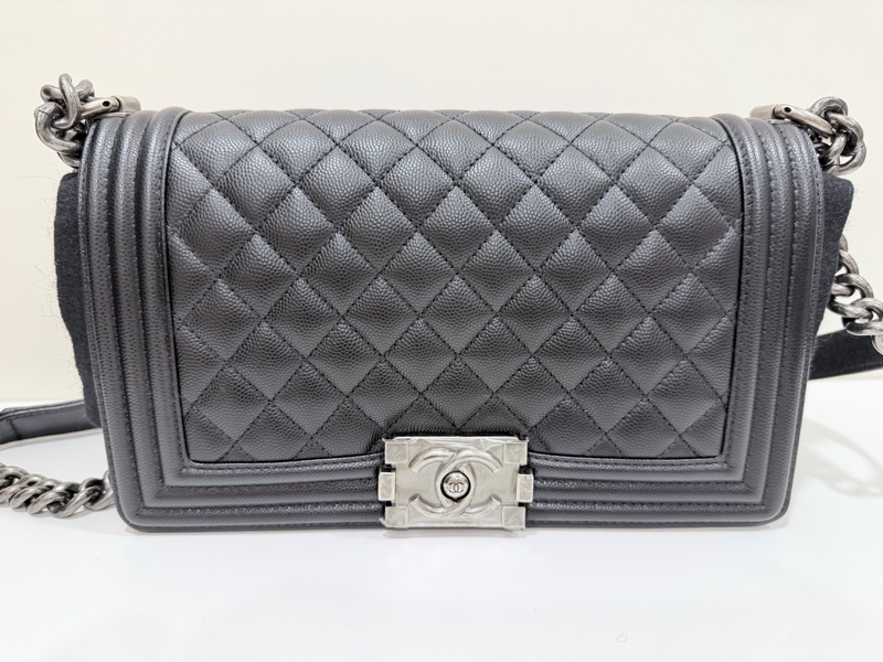 芯片款 近99新 Chanel boy 25 黑色中號顆粒牛皮材質 復古銀色五金-4