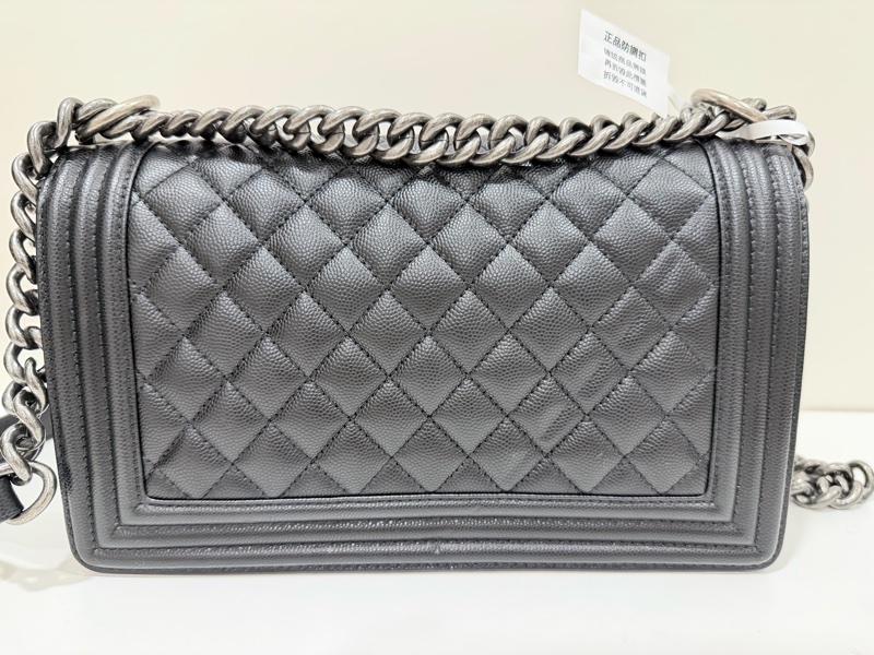 芯片款 近99新 Chanel boy 25 黑色中號顆粒牛皮材質 復古銀色五金-6
