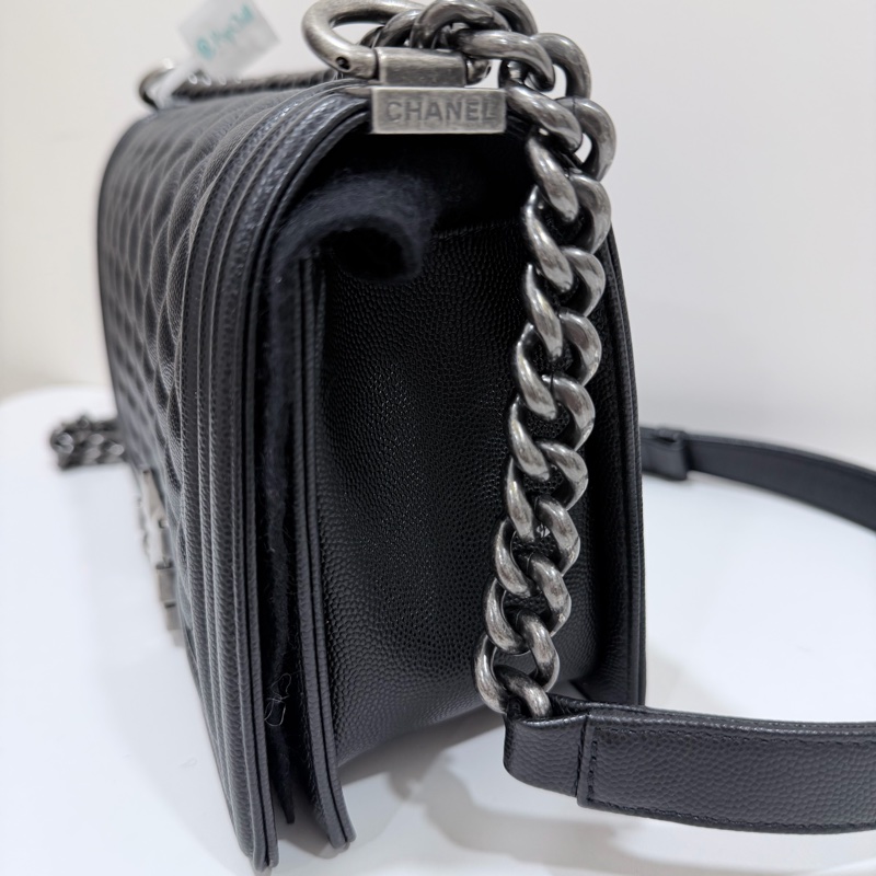 芯片款 近99新 Chanel boy 25 黑色中號顆粒牛皮材質 復古銀色五金-16