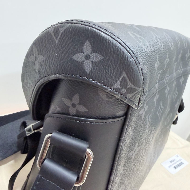 LV M40511 Messenger PM 經典Monogram Eclipse緹花帆布斜背郵差包-4