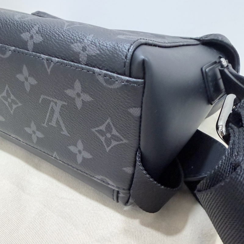 LV M40511 Messenger PM 經典Monogram Eclipse緹花帆布斜背郵差包-10