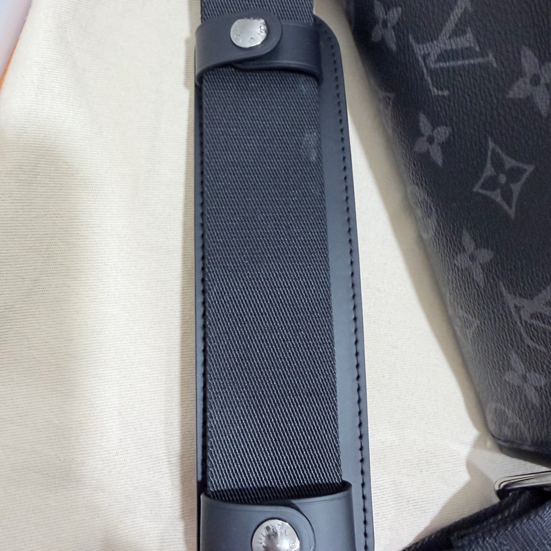 LV M40511 Messenger PM 經典Monogram Eclipse緹花帆布斜背郵差包-20
