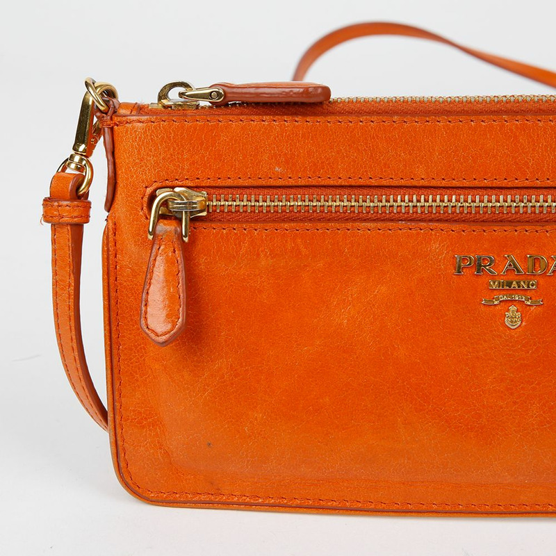 PRADA 金屬Logo斜背包 1M1187-2