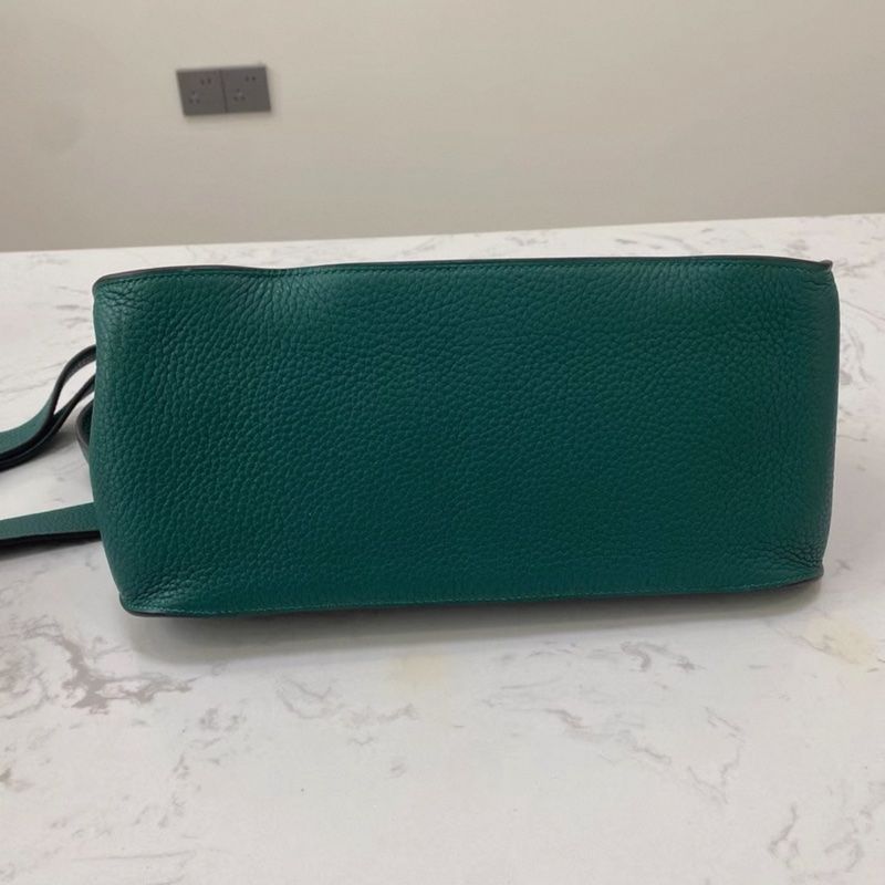 愛馬仕吉普賽31單肩斜挎包，togo皮，底長31cm，框R刻，幾乎全新的成色，金屬扣上的划痕都不多-4