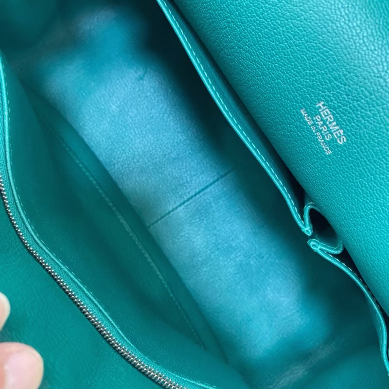 愛馬仕吉普賽31單肩斜挎包，togo皮，底長31cm，框R刻，幾乎全新的成色，金屬扣上的划痕都不多-6