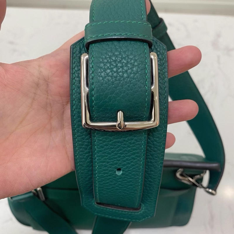 愛馬仕吉普賽31單肩斜挎包，togo皮，底長31cm，框R刻，幾乎全新的成色，金屬扣上的划痕都不多-7