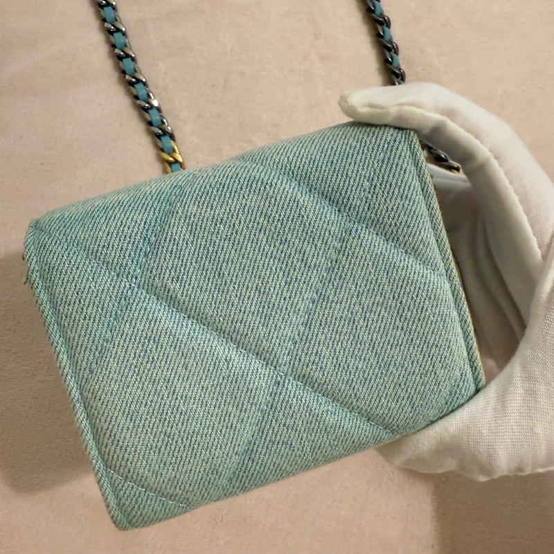 CHANEL 19 淺藍綠色牛仔 金銀雙色鏈條包 斜背小廢包 31開-4