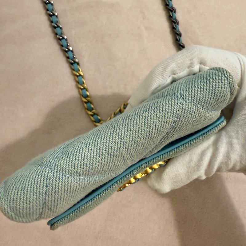 (特價!不到4萬5買CHANEL 19系列 聖誕節優惠再折1500!!)CHANEL 19 淺藍綠色牛仔 金銀雙色鏈條包 斜背小廢包 31開-4