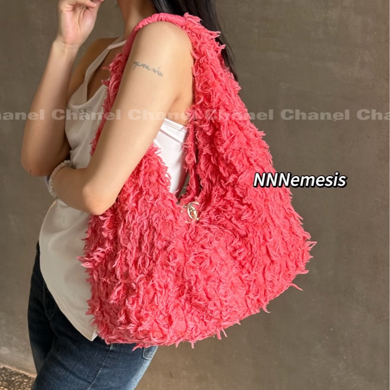 99新全配❤️ #香奈兒 21年秀款 #粉色 #毛毛流蘇 #hobo #子母包-1