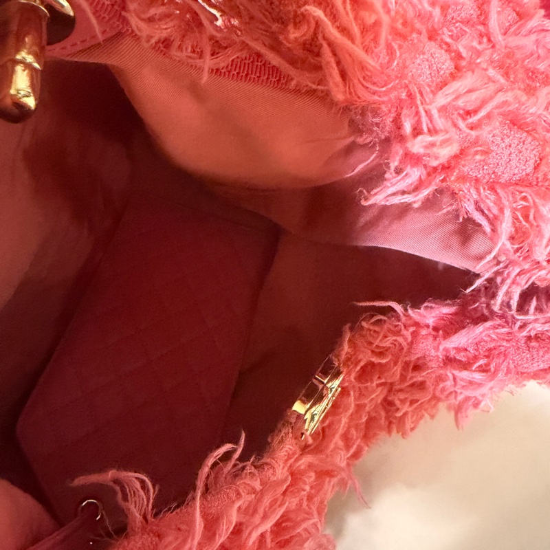 99新全配❤️ #香奈兒 21年秀款 #粉色 #毛毛流蘇 #hobo #子母包-17