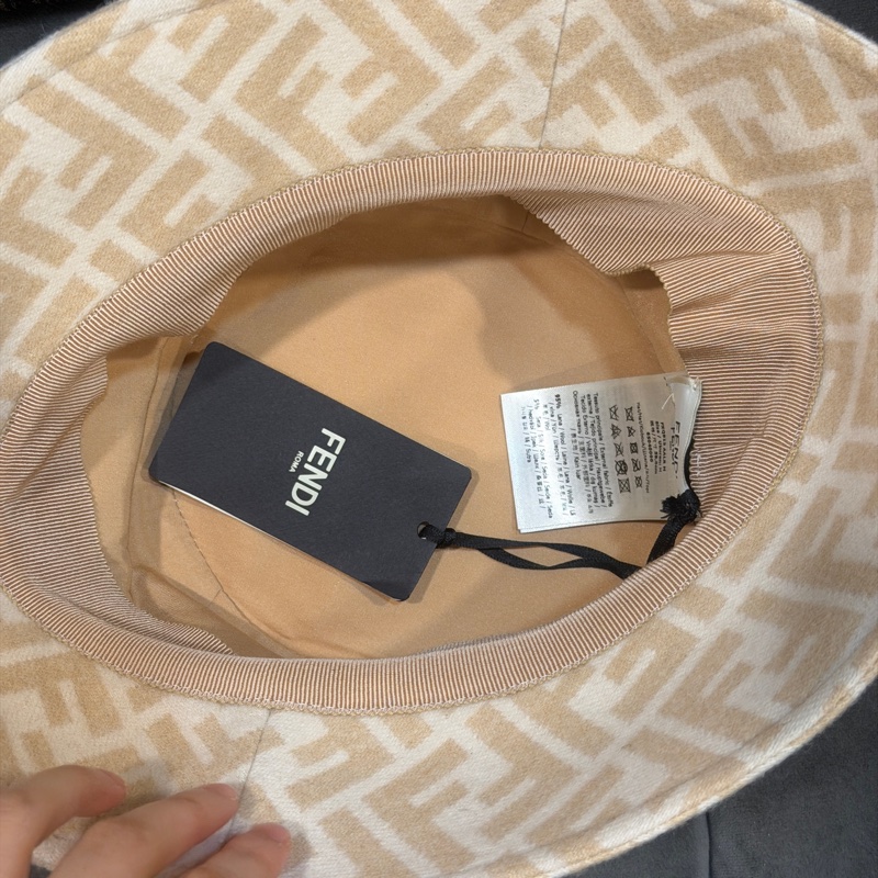 全新帶吊牌🌟 Fendi #老花 #漁夫帽 #奶茶色 #M碼-7