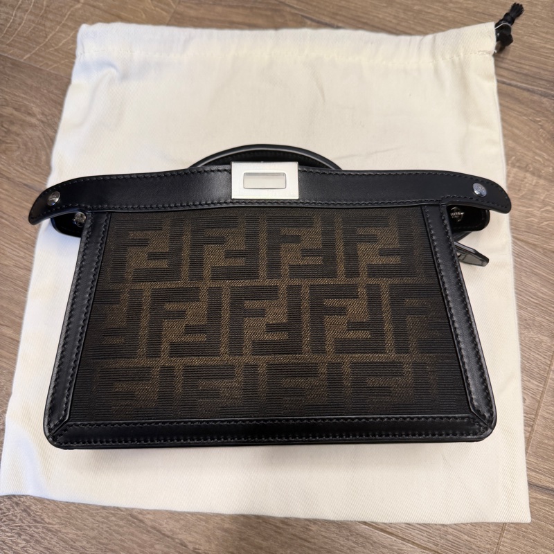 Fendi Peekaboo XCross 黑咖logo 肩背手提包-1
