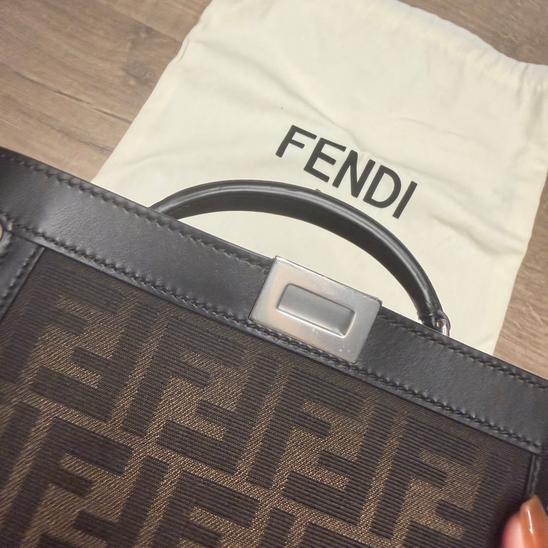 Fendi Peekaboo XCross 黑咖logo 肩背手提包-3