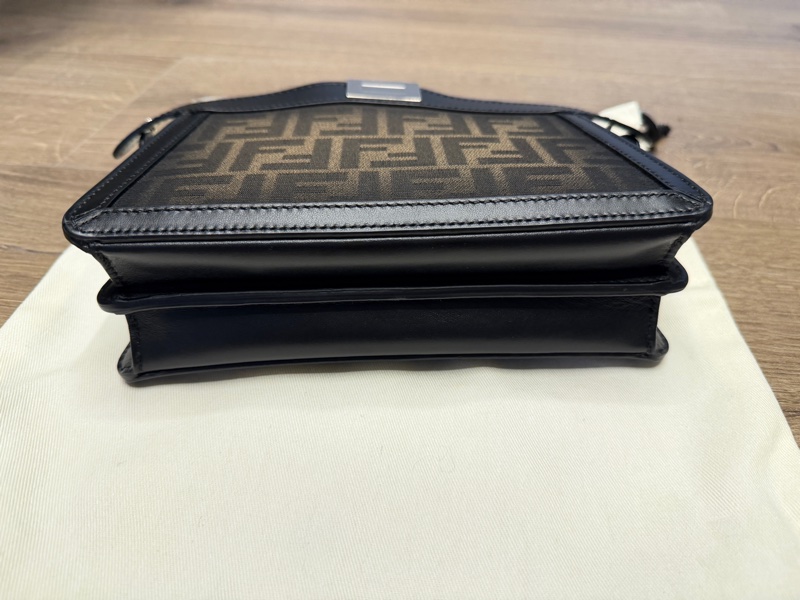 Fendi Peekaboo XCross 黑咖logo 肩背手提包-6