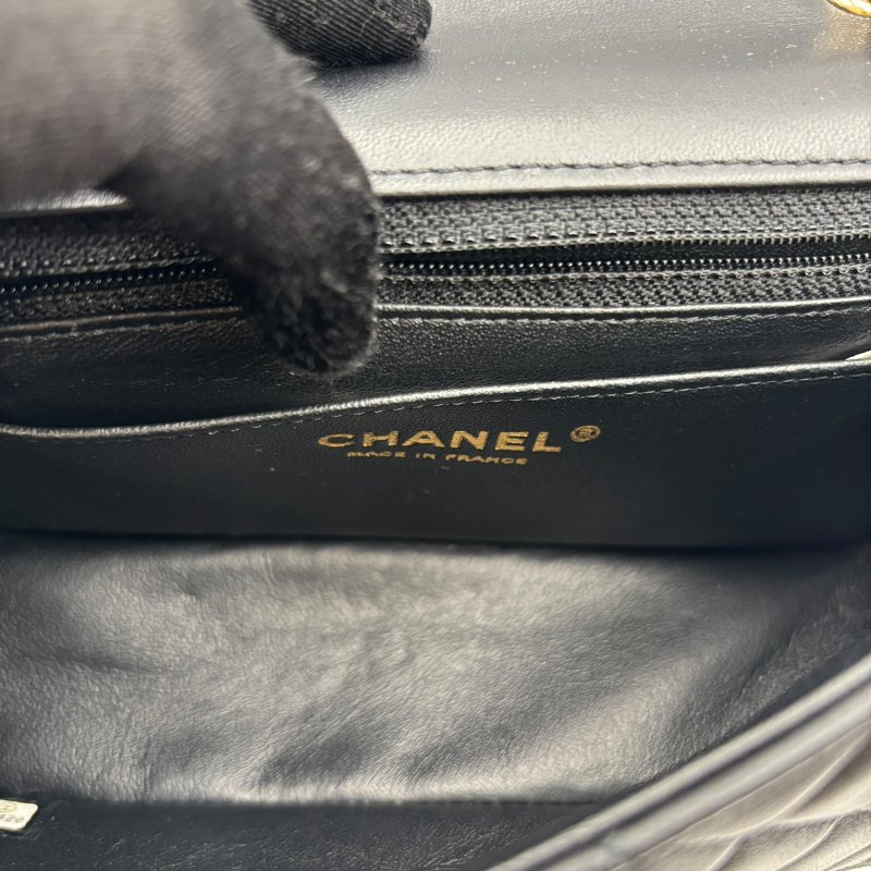 【美收精品】CHANEL 黑色羊皮徽章MINI CF B-986【隔月月中將轉賣至日本 上架期限30天】-7