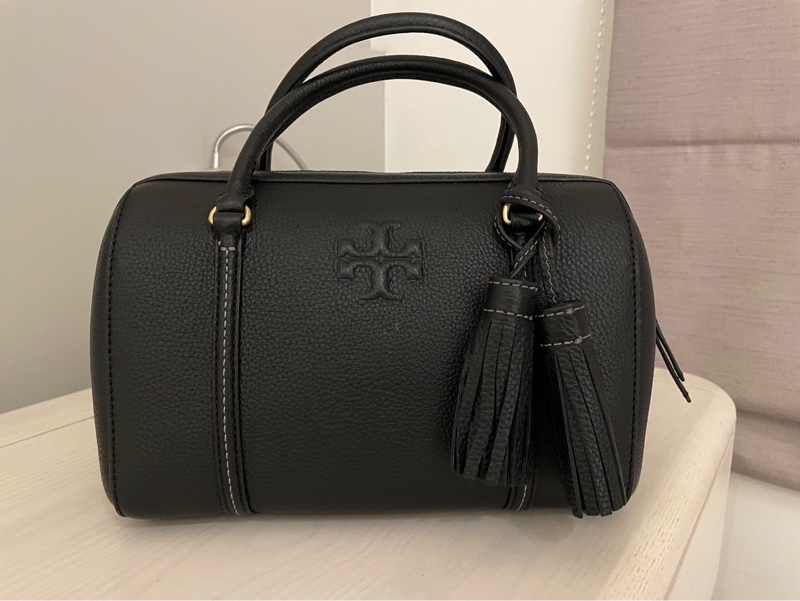 TORY BURCH THEA 荔枝紋手提/斜背二用波士頓包-黑色-0