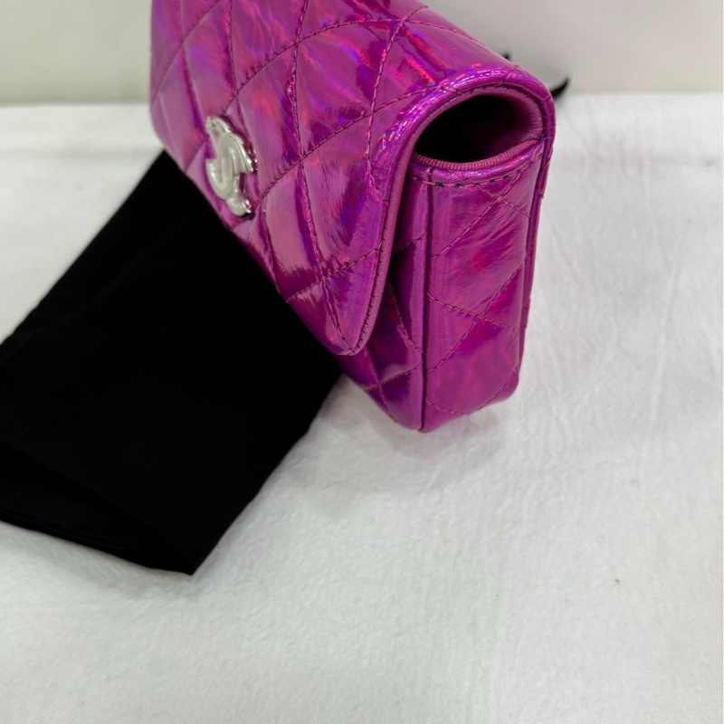 Chanel香奈兒 24 Vic生日禮物 亮粉色鐳射小掛包 mini包包掛飾 全新-4