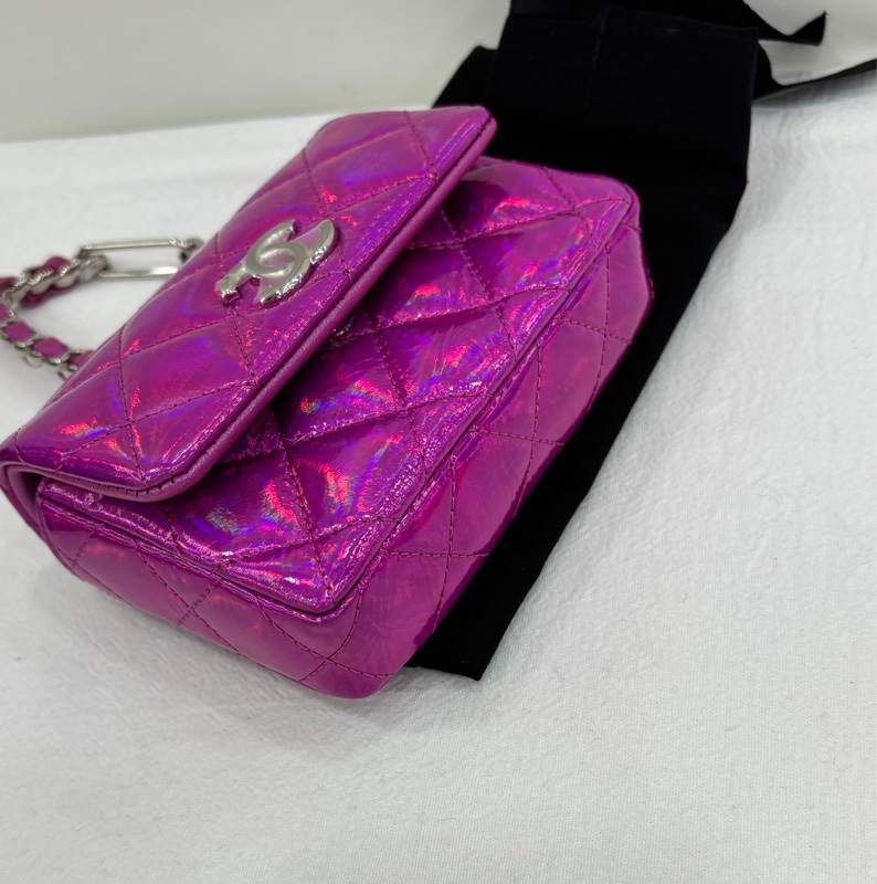 Chanel香奈兒 24 Vic生日禮物 亮粉色鐳射小掛包 mini包包掛飾 全新-6