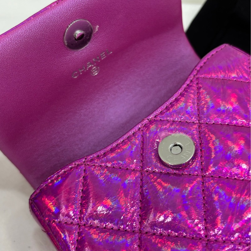 Chanel香奈兒 24 Vic生日禮物 亮粉色鐳射小掛包 mini包包掛飾 全新-7