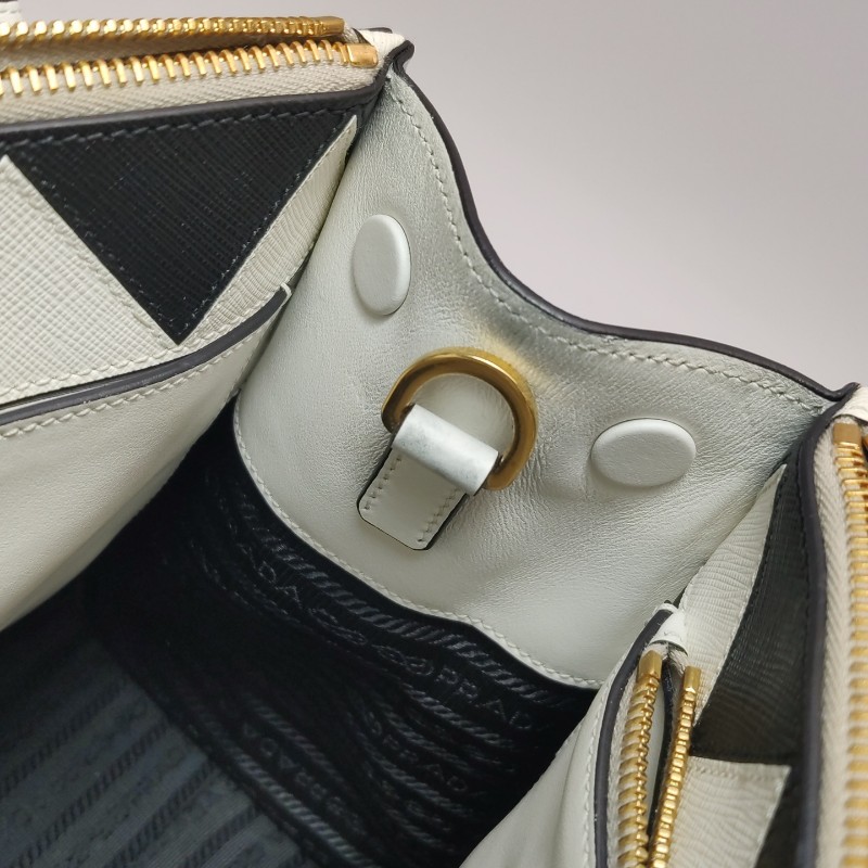 Prada雙拉鍊十字紋牛皮 奶白色殺手包 手提包 可拆卸肩帶-9