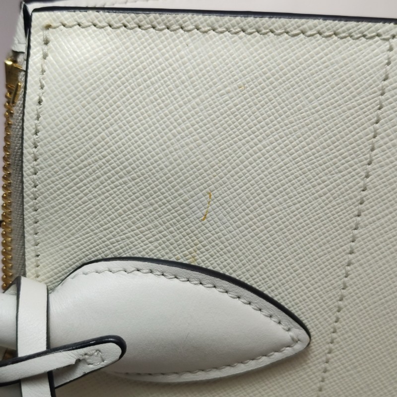 Prada雙拉鍊十字紋牛皮 奶白色殺手包 手提包 可拆卸肩帶-14