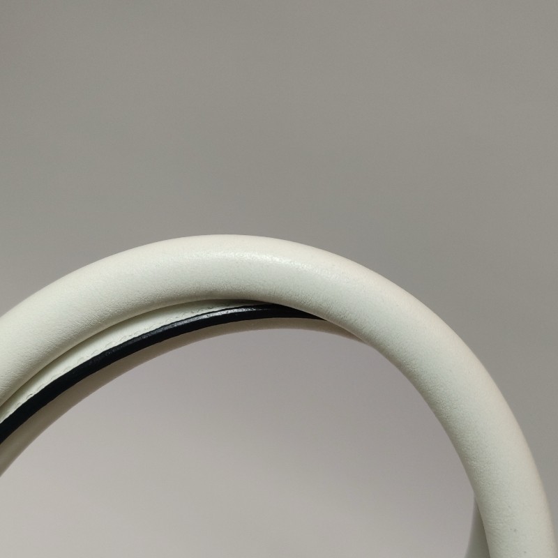 Prada雙拉鍊十字紋牛皮 奶白色殺手包 手提包 可拆卸肩帶-17