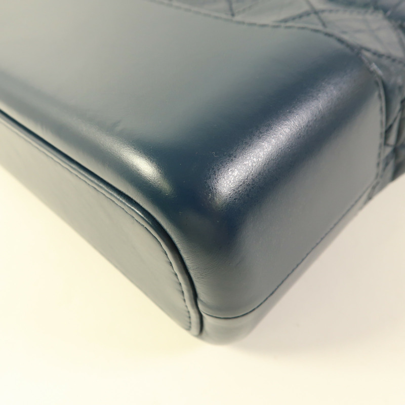 CHANEL 牛皮皮革Gabrielle Medium鏈帶肩背袋-10