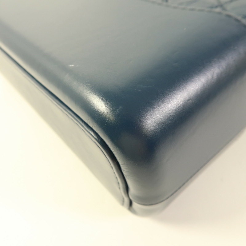 CHANEL 牛皮皮革Gabrielle Medium鏈帶肩背袋-12