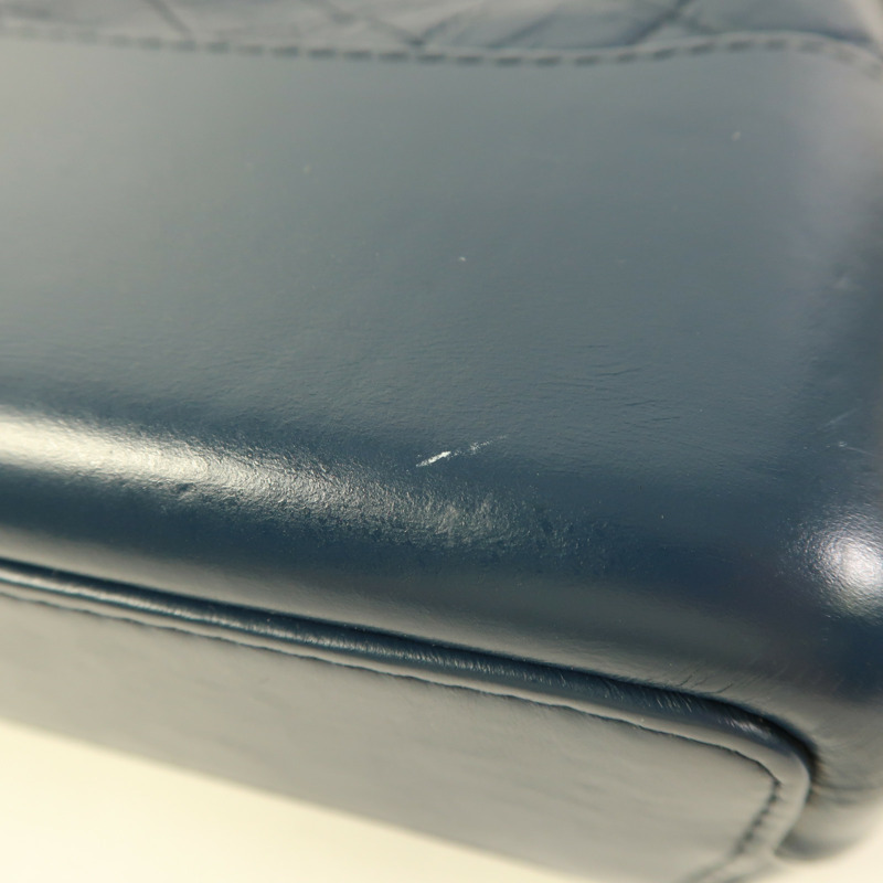 CHANEL 牛皮皮革Gabrielle Medium鏈帶肩背袋-14