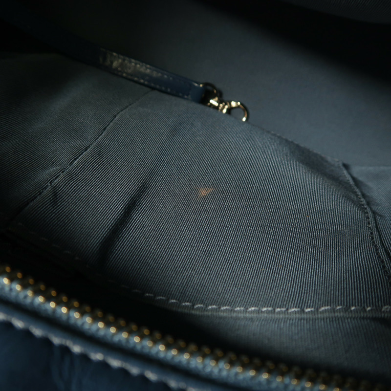 CHANEL 牛皮皮革Gabrielle Medium鏈帶肩背袋-15