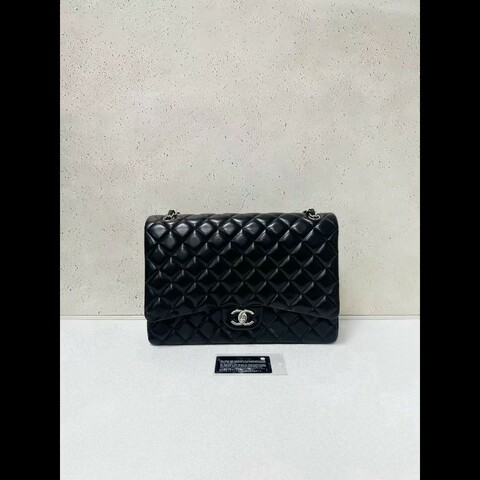Chanel classic flap maxi jumbo
