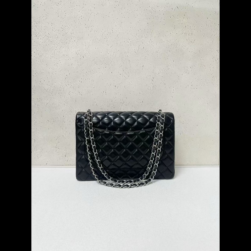 Chanel classic flap maxi jumbo-1
