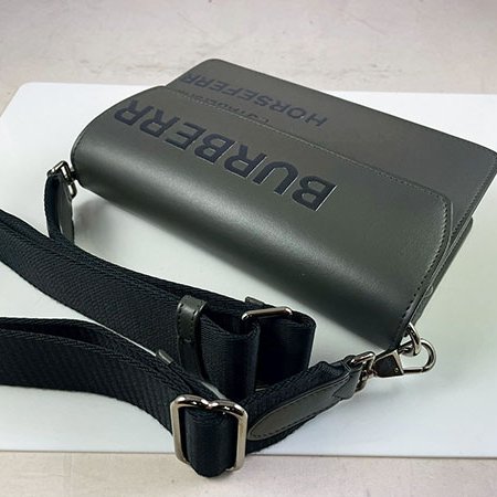 ＊奢華大道國際精品＊【B0436】BURBERRY 灰色小牛皮 Horseferry 印花掀蓋磁釦郵差斜背包 8043762-2