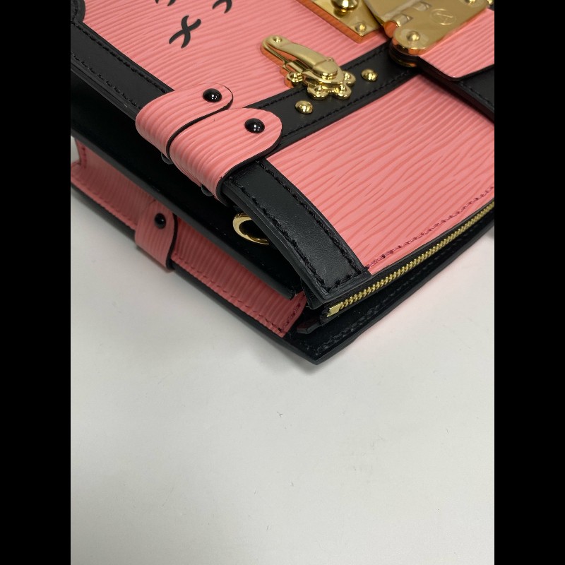 LV粉色EPI軟盒子包 可拆卸肩帶 晶片款-6