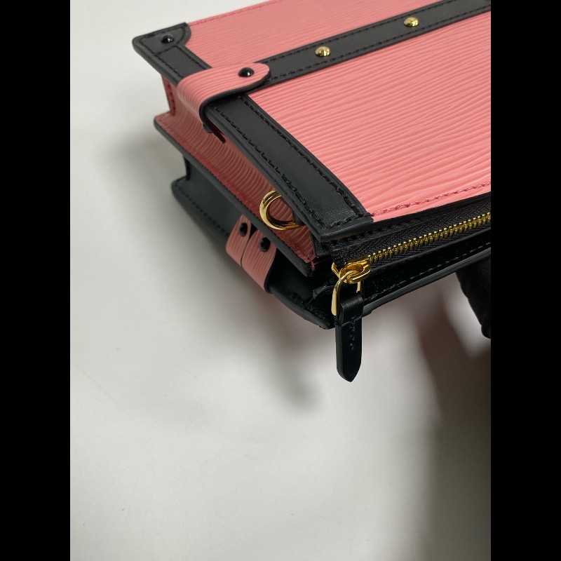 LV粉色EPI軟盒子包 可拆卸肩帶 晶片款-8