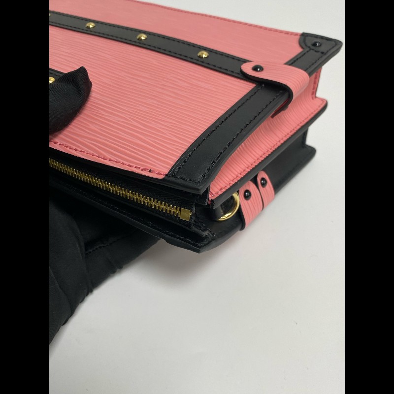 LV粉色EPI軟盒子包 可拆卸肩帶 晶片款-9