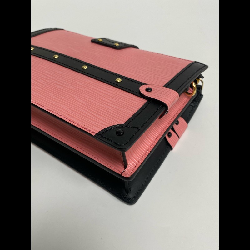LV粉色EPI軟盒子包 可拆卸肩帶 晶片款-11
