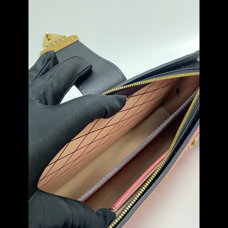 LV粉色EPI軟盒子包 可拆卸肩帶 晶片款-21